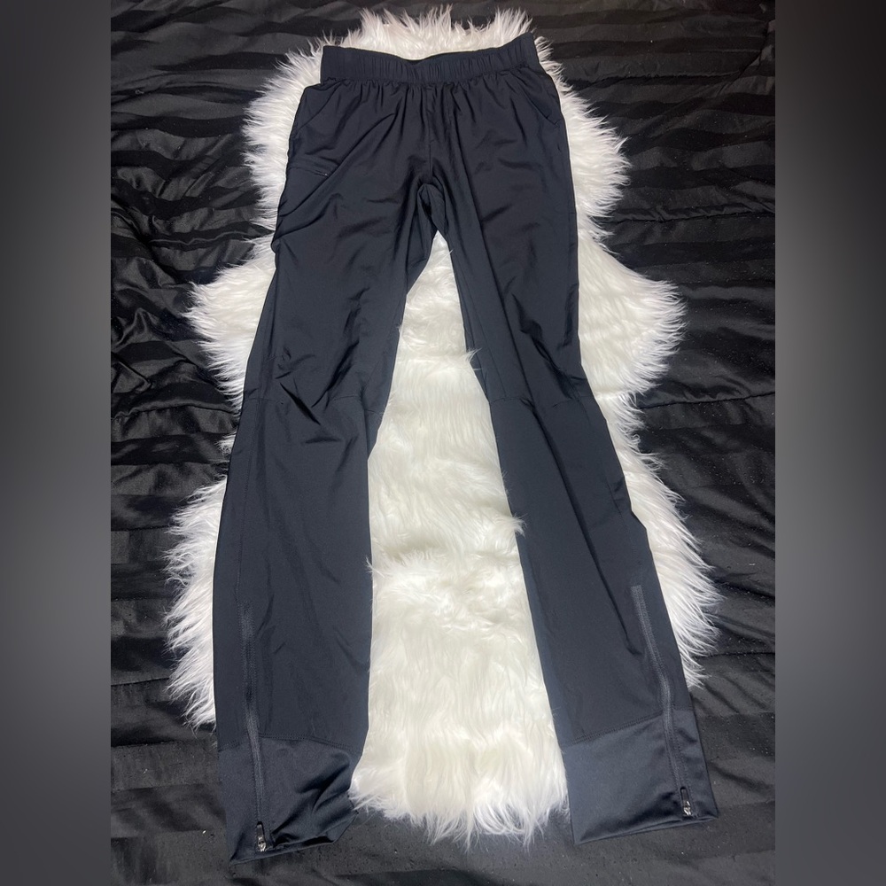 American Tall Featherweight Perforated Training Jogger for Tall Men in Black - Picture 2 of 10